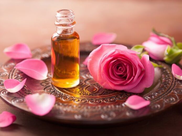 O aceite de rosa pode ser especialmente beneficioso para a renovación das células da pel. 