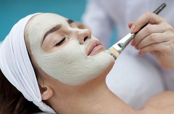 O peeling facial é un dos métodos de rexuvenecemento estético da pel